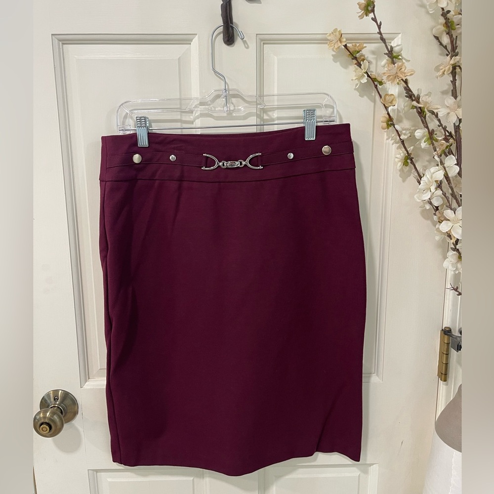 Stretchy deep fuchsia pencil skirt M